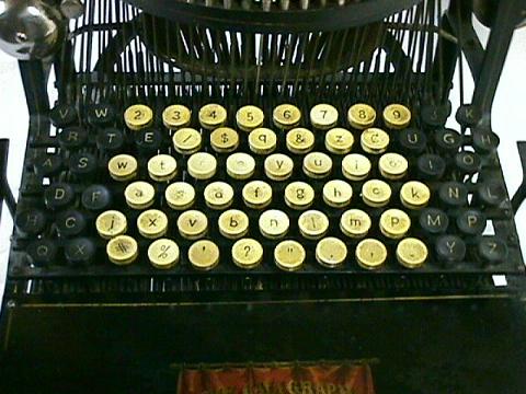 לוח המקשים של ה-Caligraph 2, מכונת הכתיבה ששימשה את לואיס טראוב