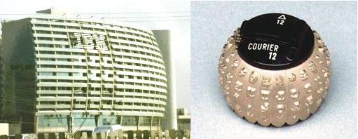 מימין: אלמנט ההדפסה הכדורי של IBM. משמאל: בניין IBM בפתח-תקווה, שעוצב בהשראתו.